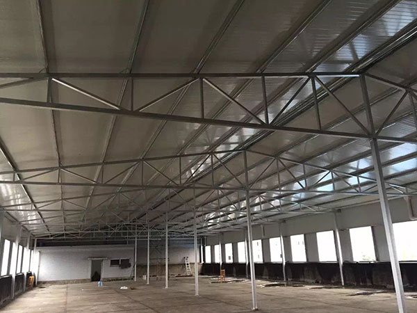 ​如何选择彩钢棚彩钢棚使用的钢结构材质具有的性能(图1)