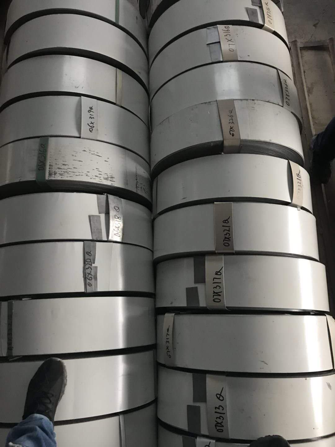 厂家供应卷闸门彩钢板_卷闸门星金属制品工贸，炬星金属
(图3)