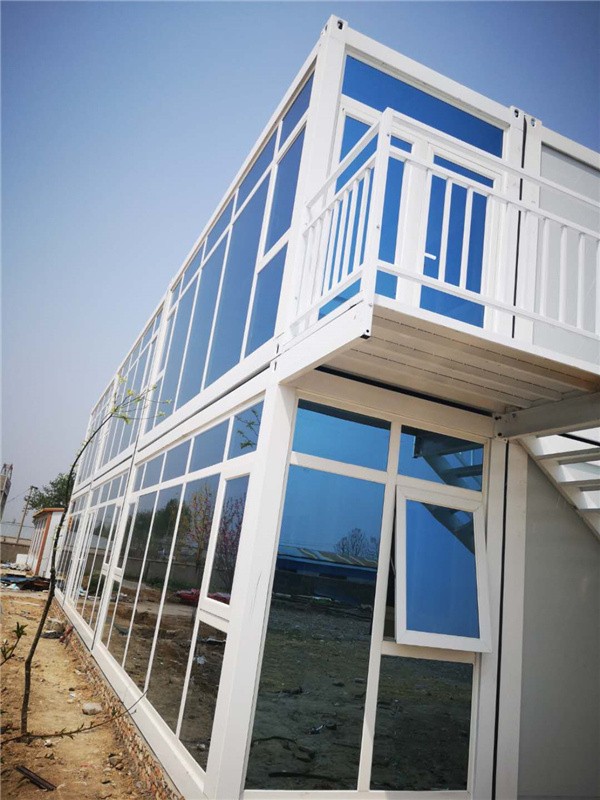 上海瑾缘钢结构工程房顶板采用瓦楞板材料,防火防电(图1)