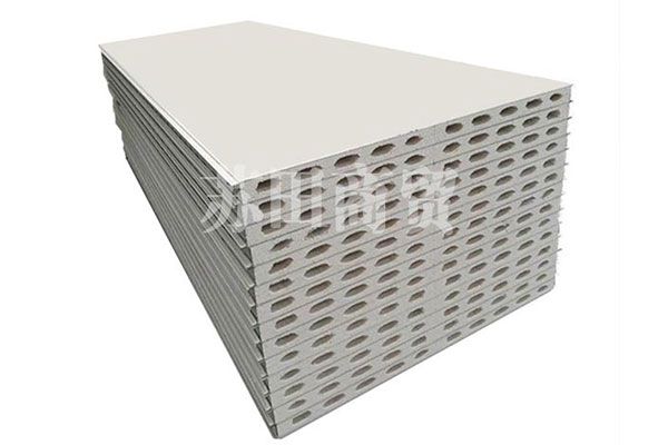 彩钢复合板面板及底板与保温芯材通过粘结剂复合维护板材(图4)