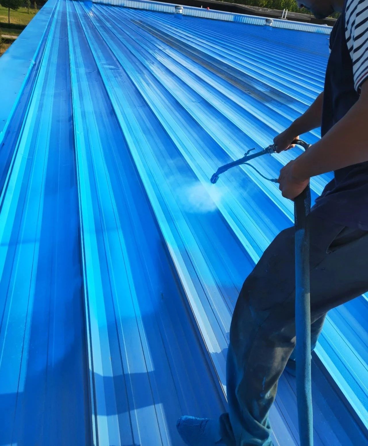 彩钢板屋面渗漏水的治理方案，两种方案均能有效治理(图6)