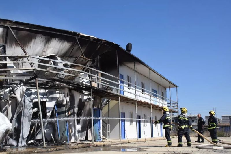 九龙坡一男子高楼坠下彩钢棚伤者仍遗憾离开人世(图)(图1)