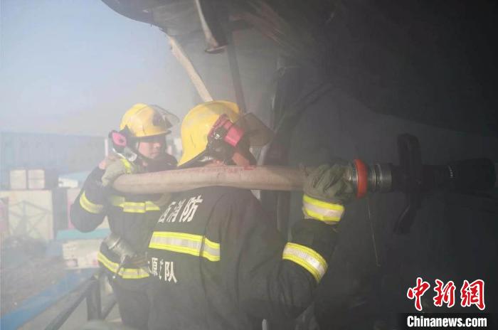 九龙坡一男子高楼坠下彩钢棚伤者仍遗憾离开人世(图)(图2)