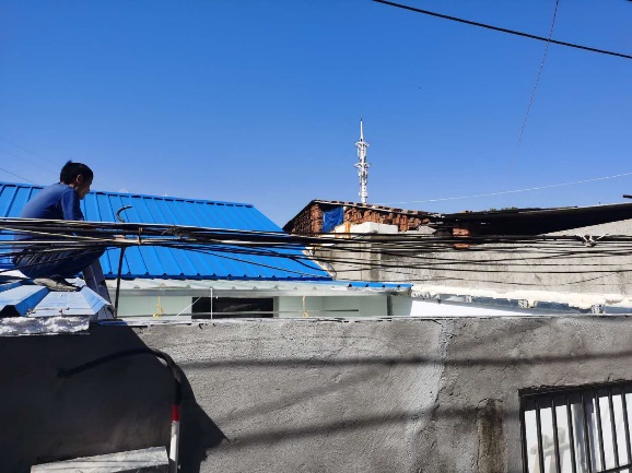 江北新区综合行政执法部门叫停自家后院加盖彩钢瓦结构房顶(图4)