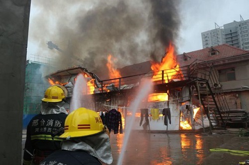 高淳区公安消防局集中开展违章搭建彩钢板专项整治行动(图)(图1)