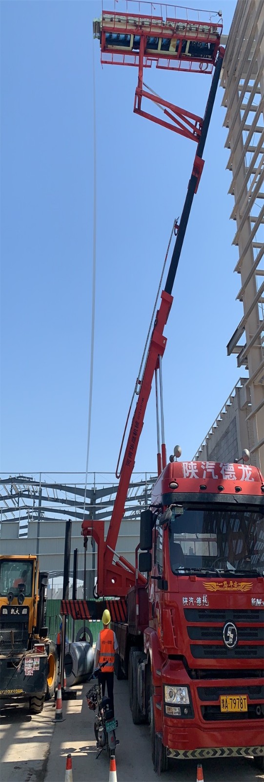 
河南天志彩钢板高空压瓦机机设备(图5)