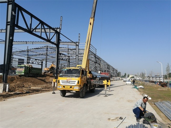 
河南天志彩钢板高空压瓦机机设备(图7)