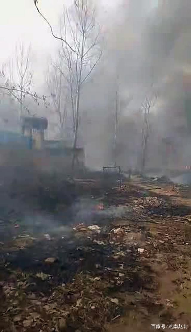 保定市乐凯北大街西家庄村附近荒草不明原因起火，吓人(图7)