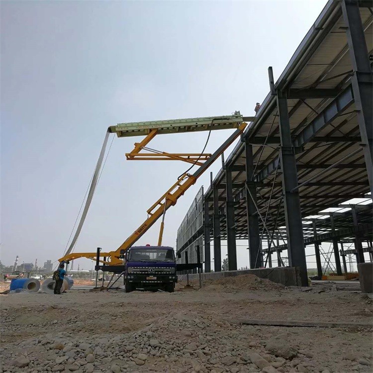 空中制瓦车河南天志彩钢板设备有限公司设备生产空中上瓦机(组图)(图1)