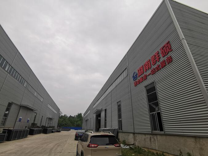 湖南群硕新型材料ykess43ykess43，彩钢板的安装方法；

(图1)