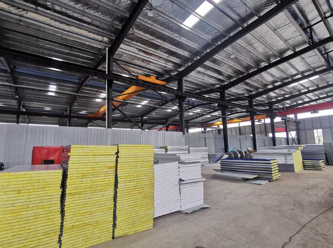 湖南群硕新型材料ykess43ykess43，彩钢板的安装方法；

(图9)