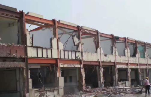 云龙二手钢构房活动房回收有限公司，轻型钢布局房屋应留意(图1)