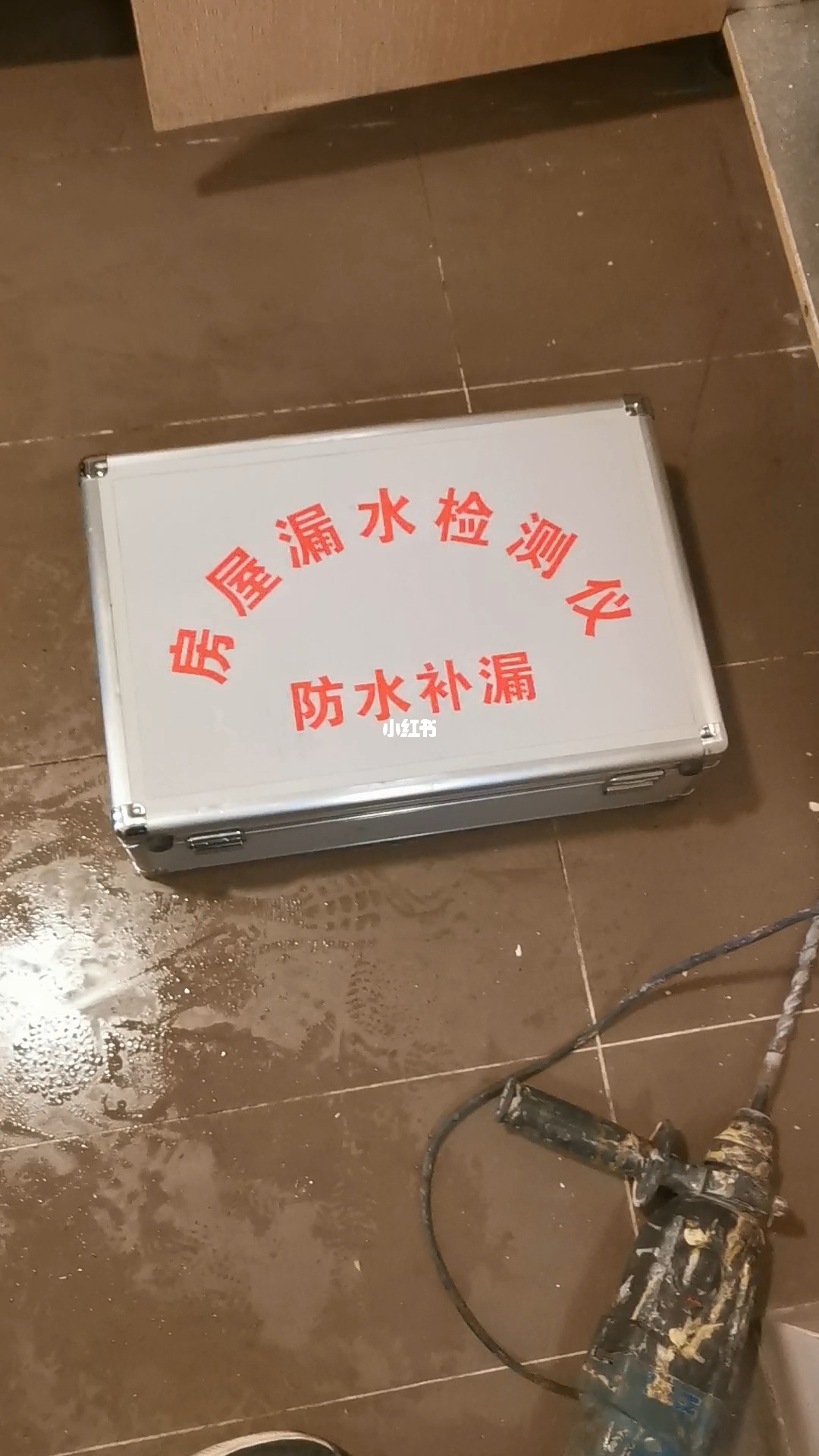 苏州市彩钢瓦防水补漏咨询电话：卫生间免砸砖(组图)(图10)