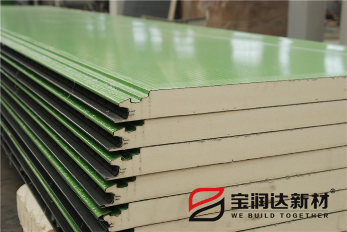 山东宏鑫源彩钢夹芯板厂家斥资引进先进的机制彩钢净化板生产设备(图3)