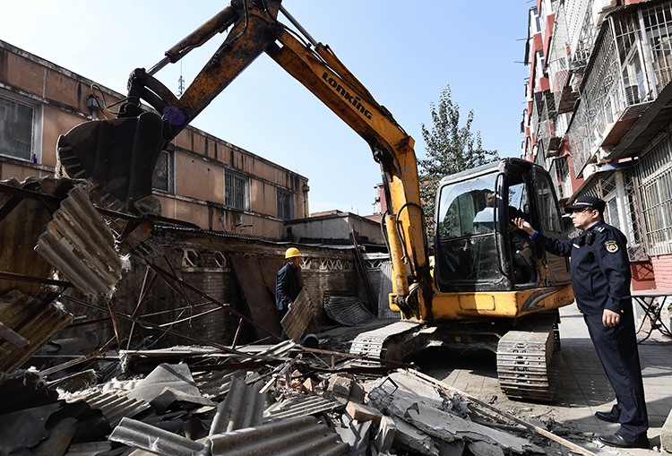 彩钢房里租户多楼下成大杂院街道城管责令改正通知书(图1)