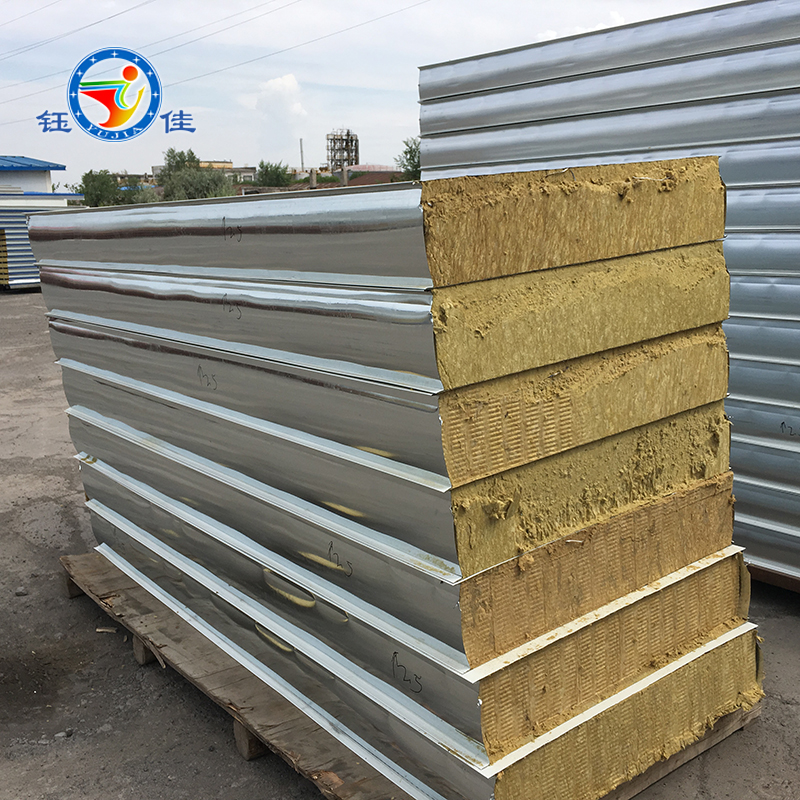 CN201874114U公开一种建筑用防火夹芯板应用于建筑材料领域设置有防水层和网架的复合岩棉板(图1)