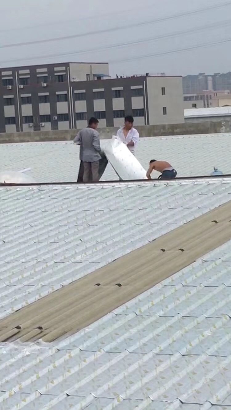 第一篇：2018年彩钢夹芯板房施工方案2018夹芯板房(图1)