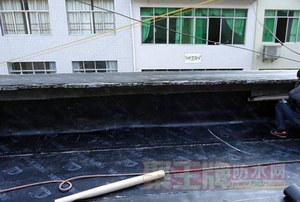 第一篇：2018年彩钢夹芯板房施工方案2018夹芯板房(图3)