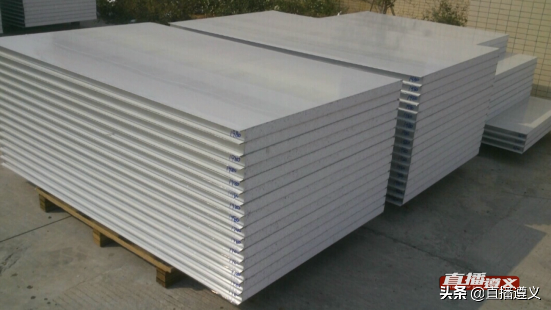 贵州皓正房地产开发有限公司使用易燃可燃装修材料搭建办公区域(图3)