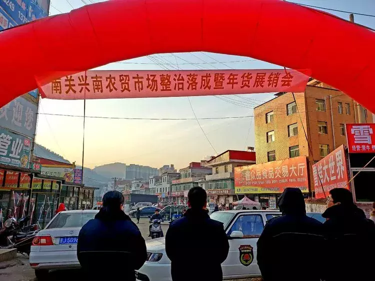 彩钢房架子图片大全 
吕梁市城市管理综合行政执法队莲花大队2019年1月7日牵头联合执法(图1)