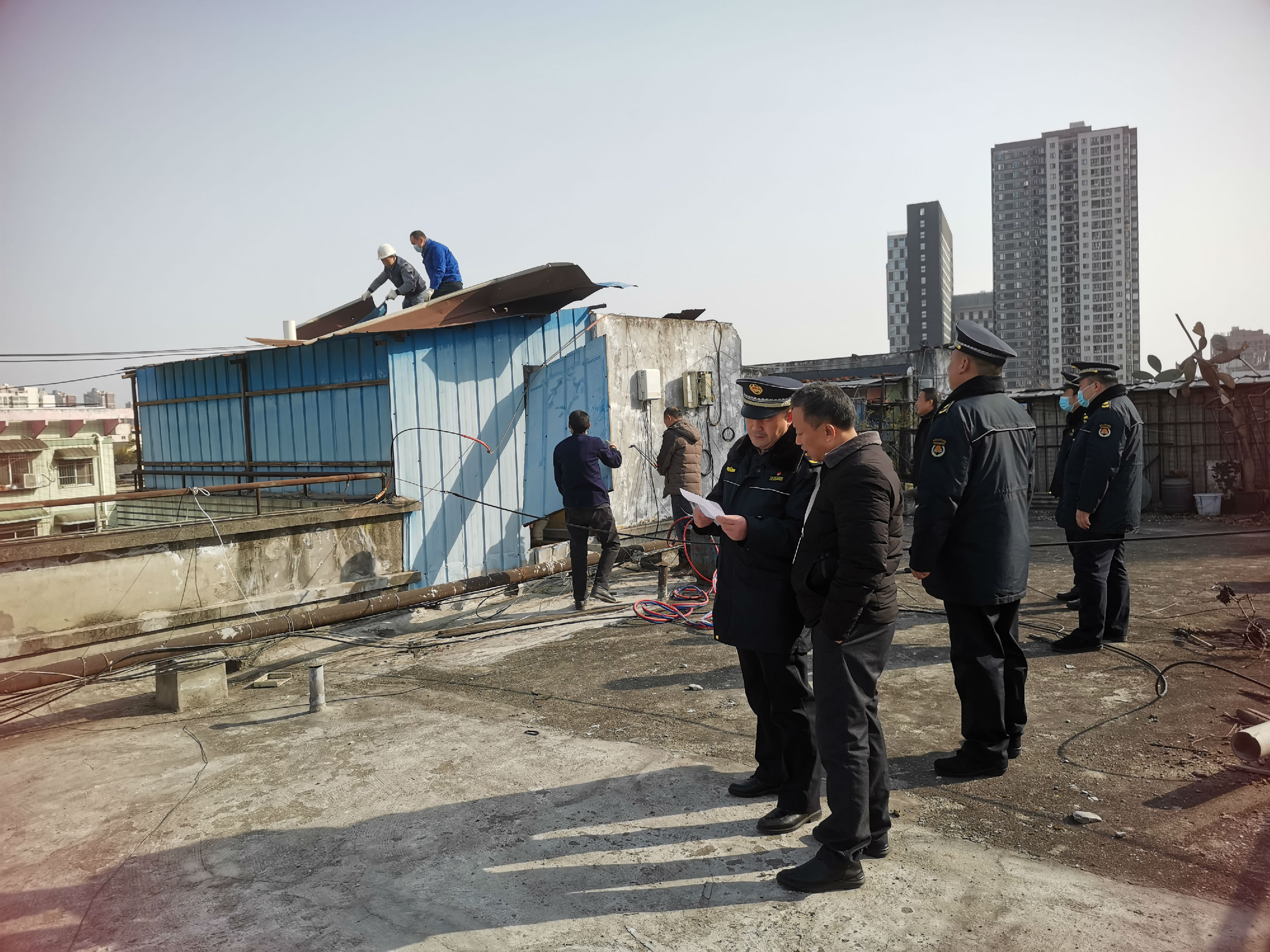 
广州市彩钢瓦房和违法建筑隐患第三次集中整治(图)(图2)