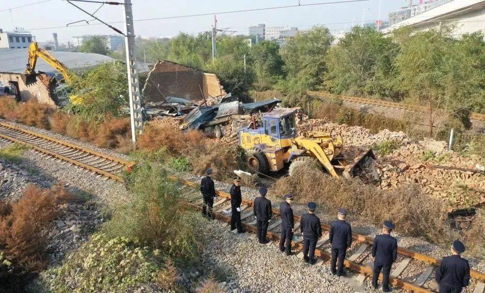 
广州市彩钢瓦房和违法建筑隐患第三次集中整治(图)(图5)