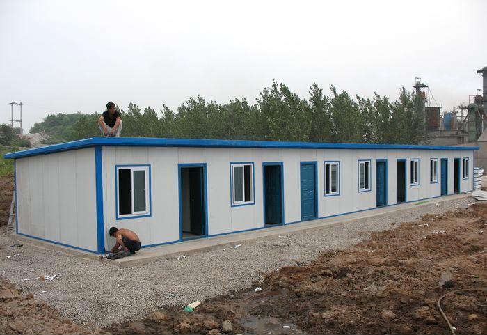 山东力强钢板有限公司安装便捷彩钢板活动房自重轻，拼接式安装及可随意切割(图1)