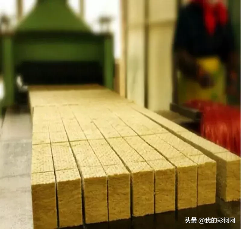 岩棉彩钢夹芯板的特点及特点分析-上海怡健医学(图1)