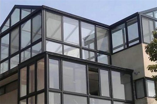 
阳光建筑施工部有先进的工程机械设备可设计及承建形态(图2)