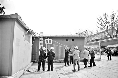 故宫御花园食品店被撤部分区域彩钢房或撤(图)(图6)