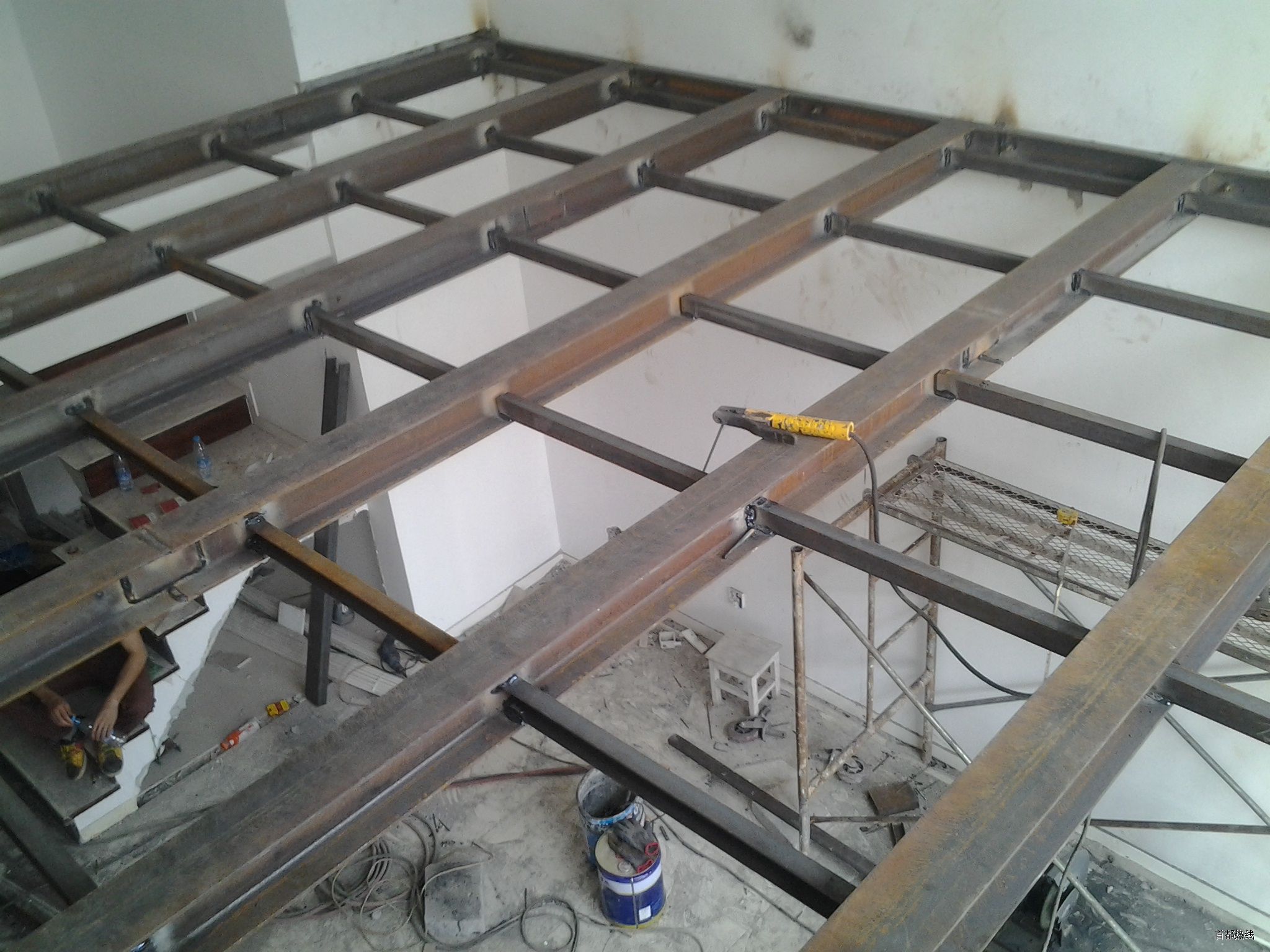 北京鑫磊建筑工程有限公司承接：北京阁楼搭建，室内夹层安装(图1)