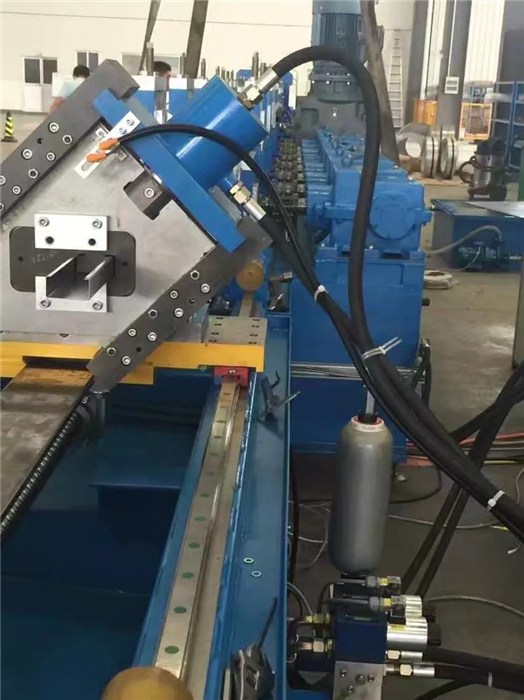 [无锡中博锐8ef0806]冷弯机械厂冷弯机构成的一部分(图1)