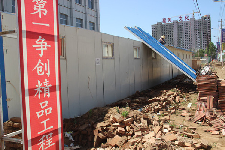 
违建不拆除感觉头上顶了个“定时炸弹”(组图)
(图3)