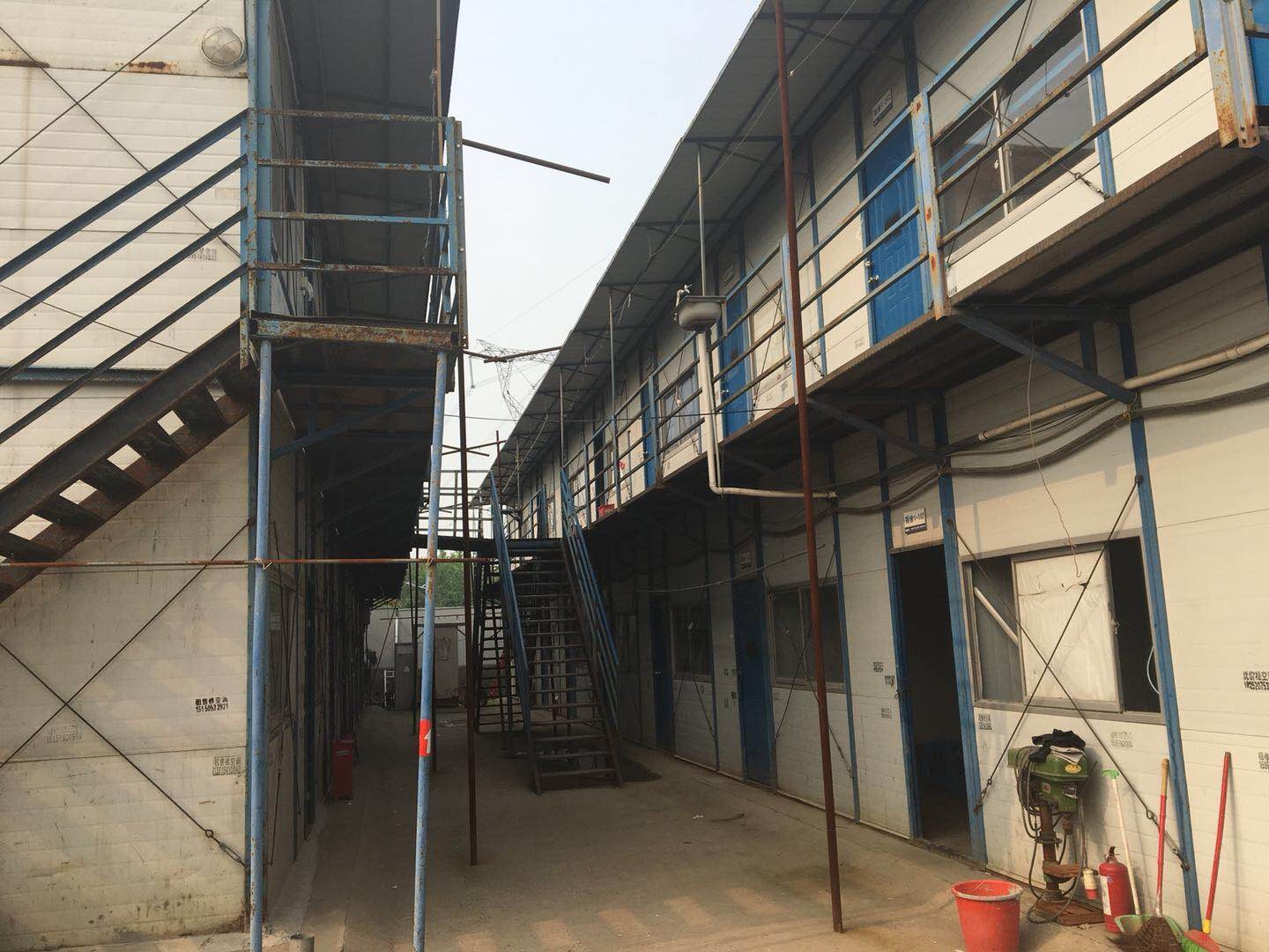 

无锡安昌钢结构工程有限公司回收二手钢结构厂房，活动板房厂的宿舍区(图9)