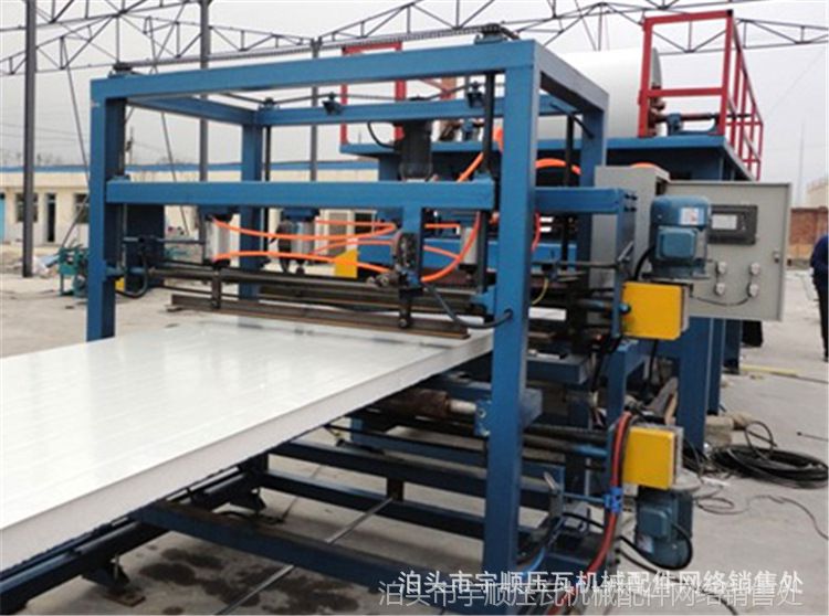 彩钢保温复合板材是一种新型的建筑材料，保温隔声材料(图5)