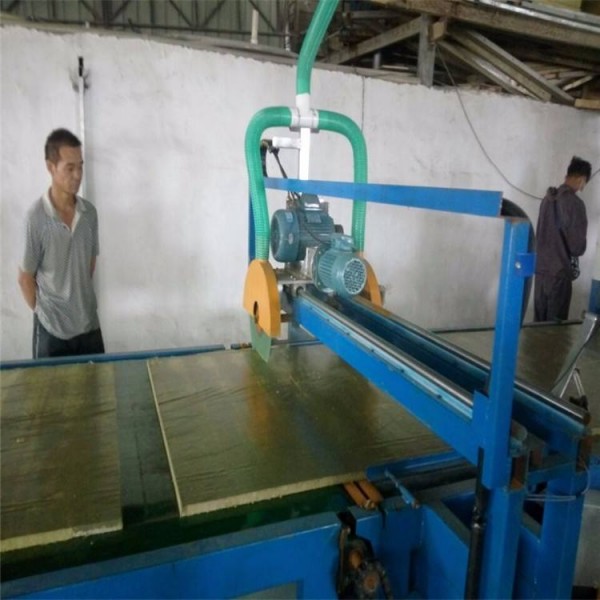 
1.机制全自动岩棉复合板设备实现自动化生产，自动上水，劳动强度小


(图3)