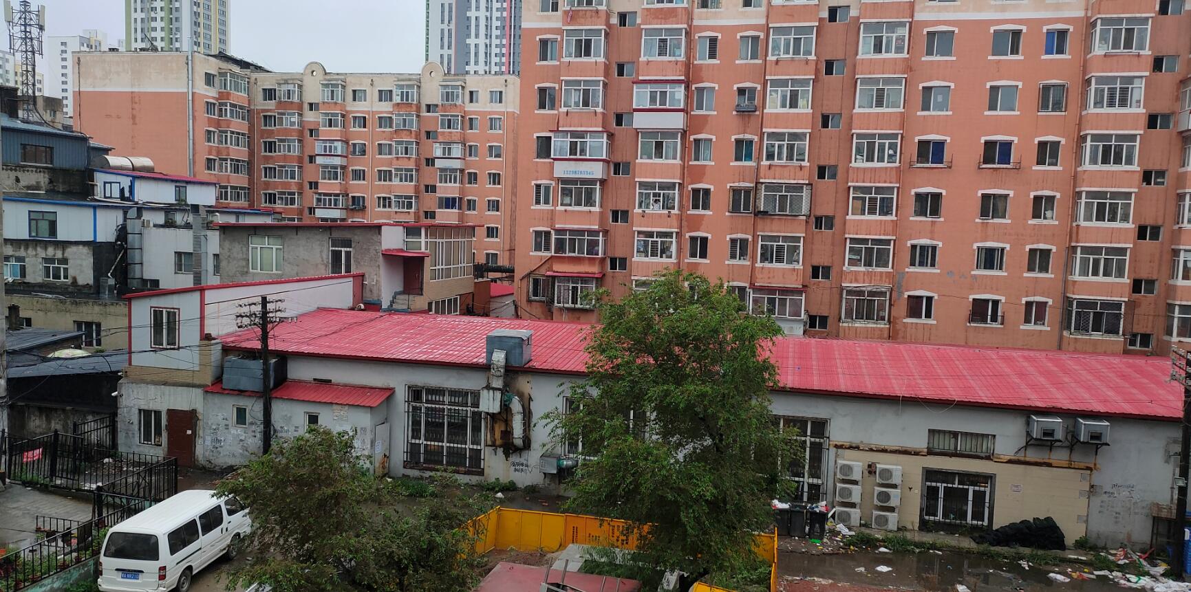 道外区南棵摞一个“叠摞”居民质疑此处是私建应(图2)