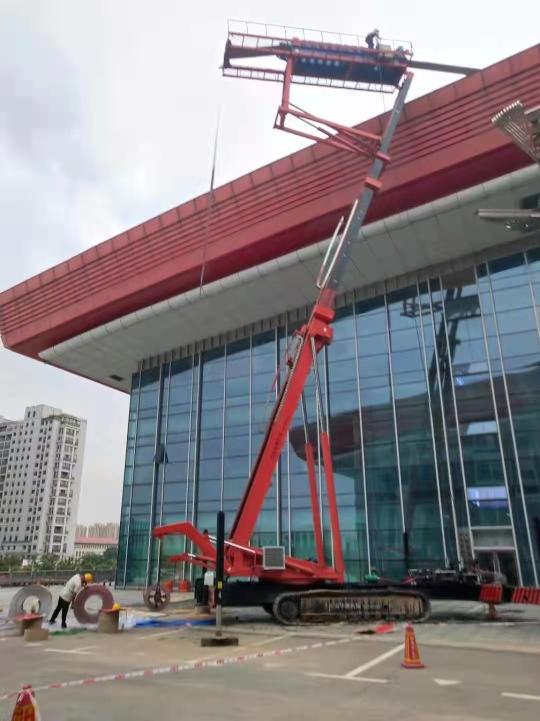 景德镇市高空专用470角驰压瓦机可以搭配高空举升压瓦机(图2)