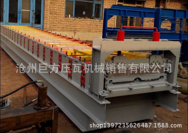 河南千峰双层压瓦机之进出料的注意规则及注意事项
(图1)