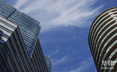 楼顶空地搭配出售为私建提供便利小区住户在楼顶私自建房(图1)