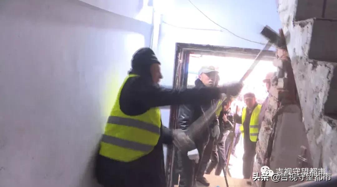 长春大街与向阳街的交会处道内违建被拆除还公共空间于民(图3)