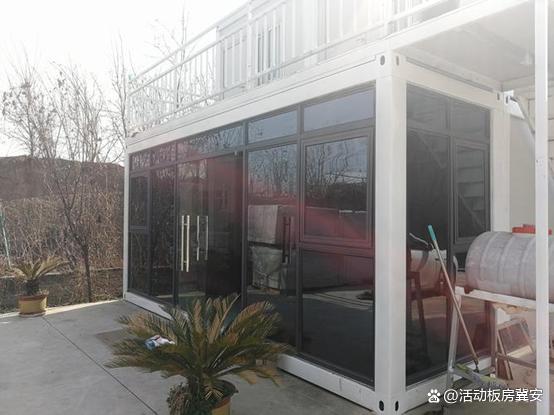 讲讲打包式箱房PK彩钢房，你选哪一种？
(图1)