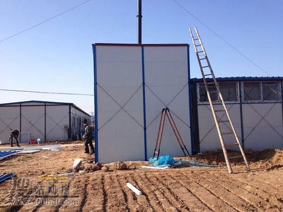 彩钢房骨架漆面很厚，现在都很薄了，容易生锈(图4)