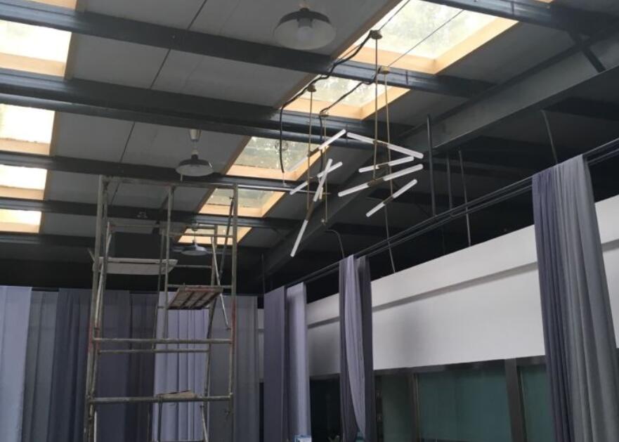 彩钢板活动房的一些特点性能也取自于彩钢板的特征。(图4)