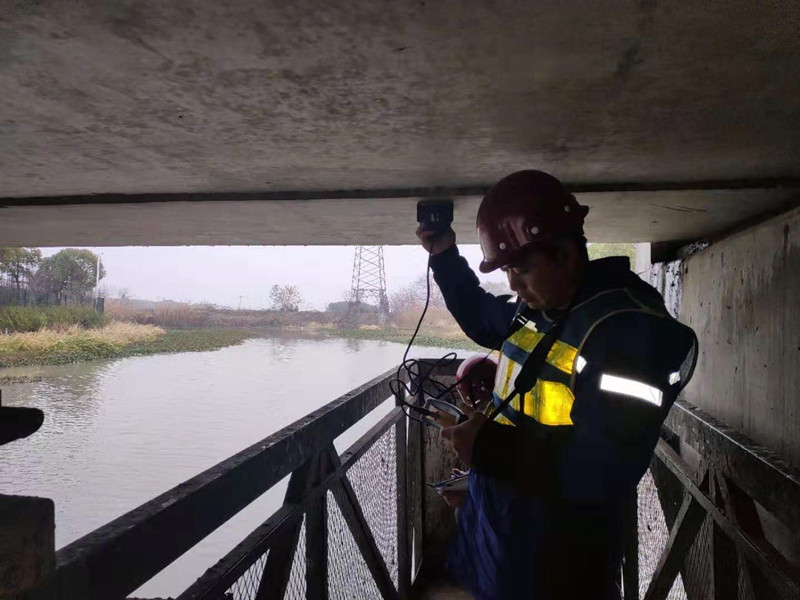 钢结构厂房屡次坍塌与罕见的巨大降雪量密切关系(图1)