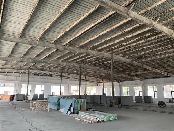 钢结构厂房屡次坍塌与罕见的巨大降雪量密切关系(图2)