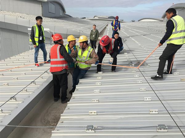 钢结构厂房屡次坍塌与罕见的巨大降雪量密切关系(图4)