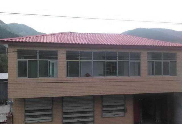 
农村房顶上加盖彩钢，山区则少，你知道吗？(图1)