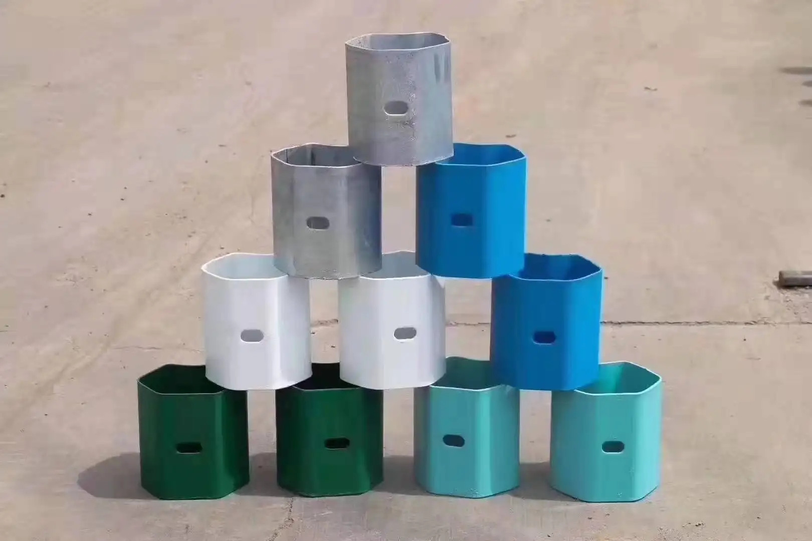 路口两侧十米范围内采用1.2米彩钢板做防护施工安全性(图1)