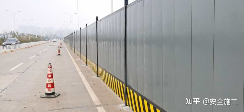 ,无足轻重围挡多少钱一平方？严禁运用竹笆、布做板围挡

(图6)